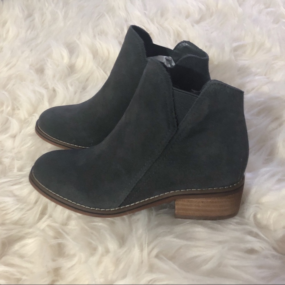 SOLD NEW Waterproof Leather Ankle Lanka Blondo Boots
